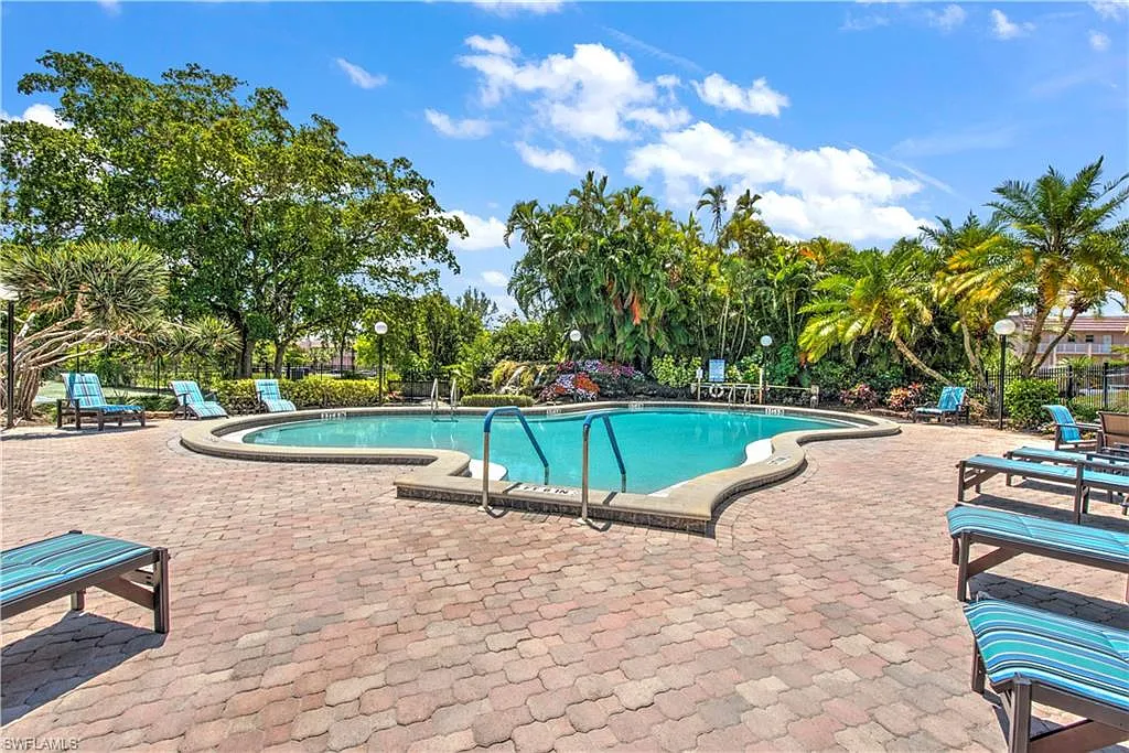 2 bed, 2.0 bath, 919 sqft, $3,800 — Photo 1