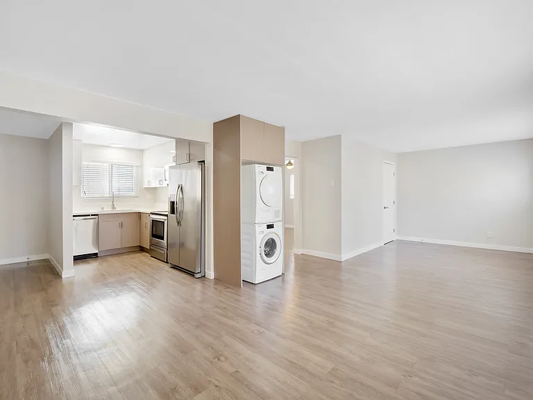 419 N Broadway — Photo 10