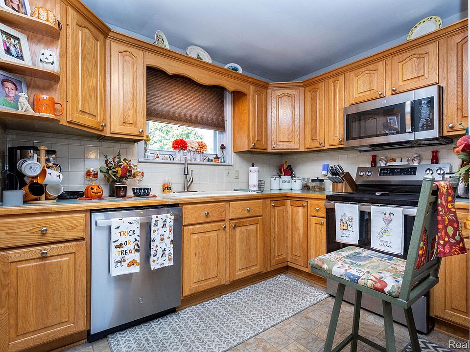 225 N Melborn St, photo 20