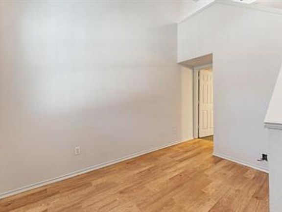 3rd image of 720 Pritchett Ln #6