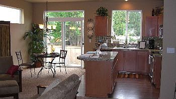 4th image of 810 10th St SE