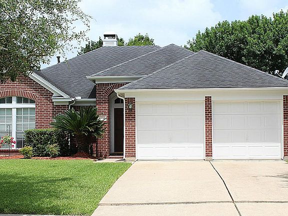 Double Wide Driveway, Convenient Location