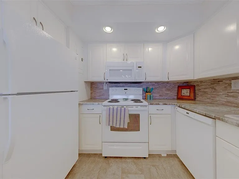 17920 Gulf Blvd #1808 — Photo 7