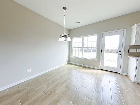 5th image of 760 Keyes Dr