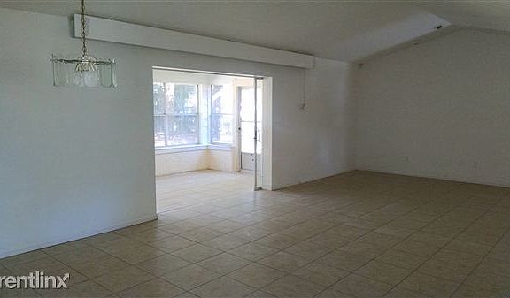 5th image of 113 Foxhall Ln