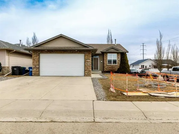 134 W Langford Cres, Red Deer, AB T4R 3E5