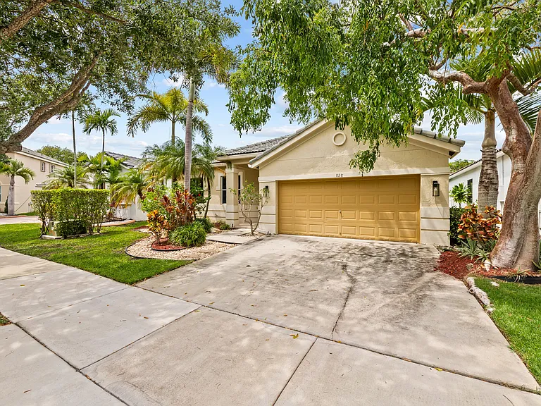 828 Vanda Ter — Photo 31