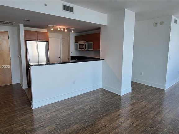 2nd image of 244 Biscayne Blvd APT 3109