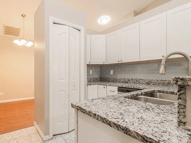 10402 Barnett Loop — Photo 9