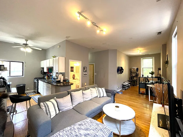 744 N Wolcott Ave #2F — Photo 1