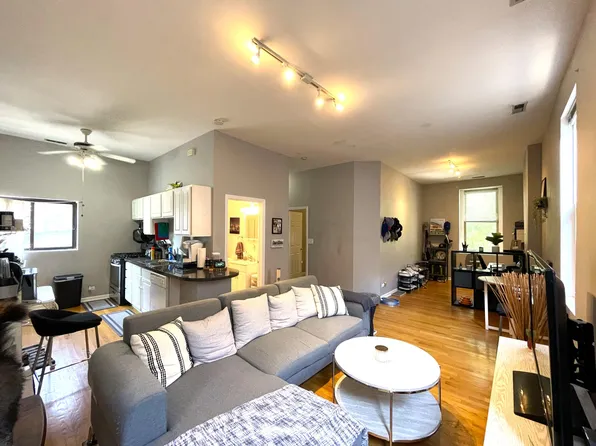 744 N Wolcott Ave APT 2F, Chicago, IL 60622