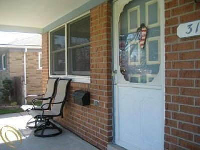 4th image of 31743 Chester St