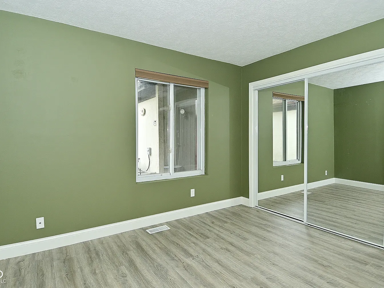 2 bed, 1198 sqft, $1,900 — Photo 3