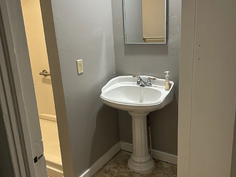 8-10 Clark St #8 — Photo 6