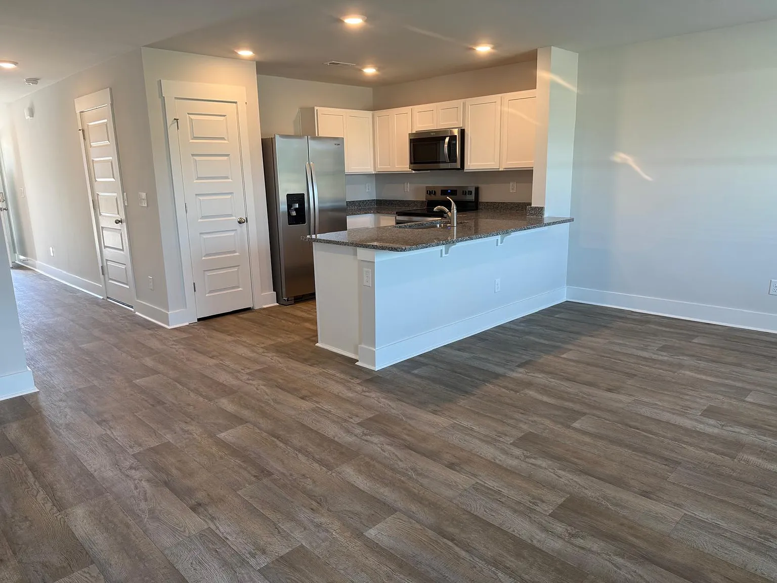 3 bed, 2.5 bath, 1418 sqft, $1,799 — Photo 4