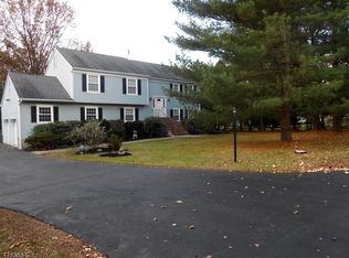 7 Charlotte Dr, Lebanon, NJ 08833