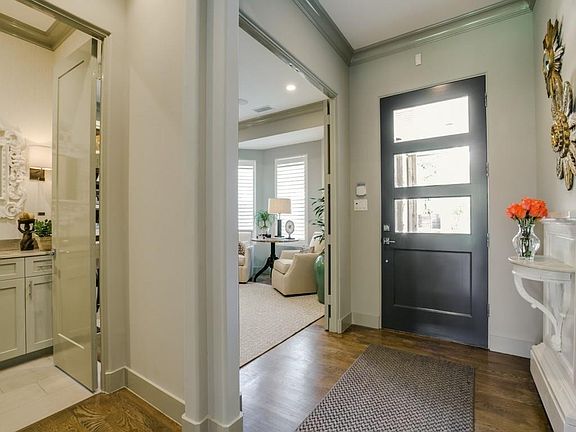 3rd image of 3711 N Versailles Ave