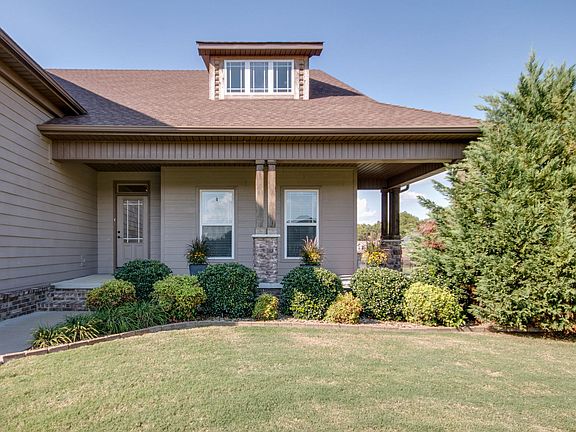 3rd image of 510 Urlacher Dr