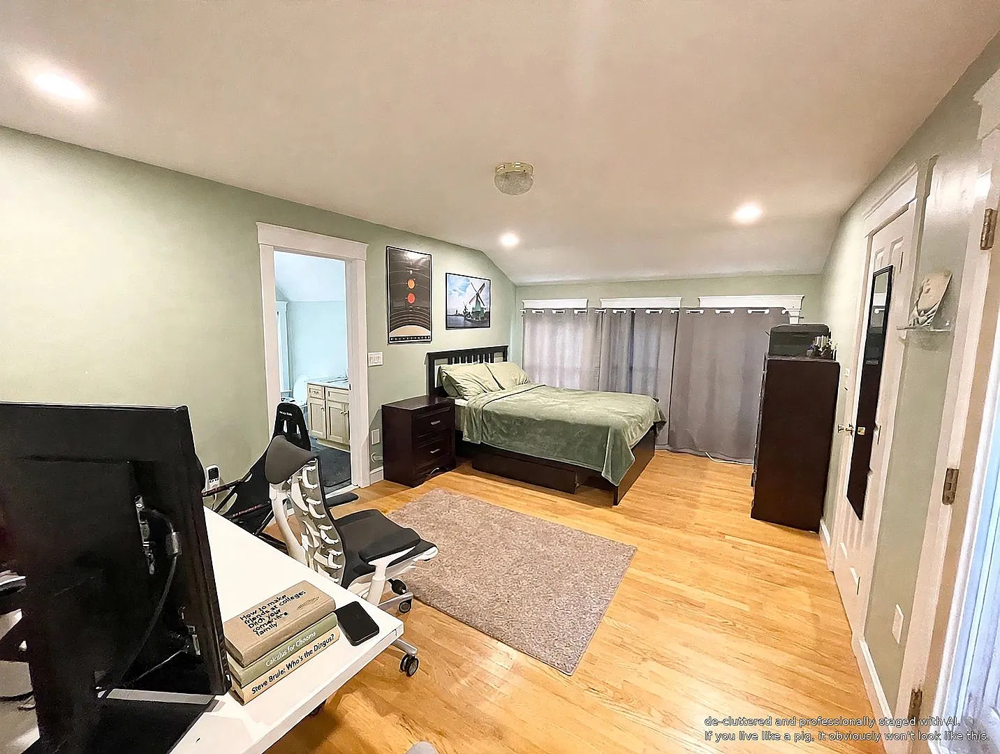 Renovated Apt Perfect for NEU students! Central Air! Laundry in Unit! $500 rebate avail with promo! — Photo 3