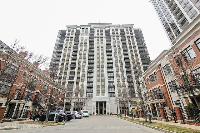1st image of 1322 S Prairie Ave Unit 402