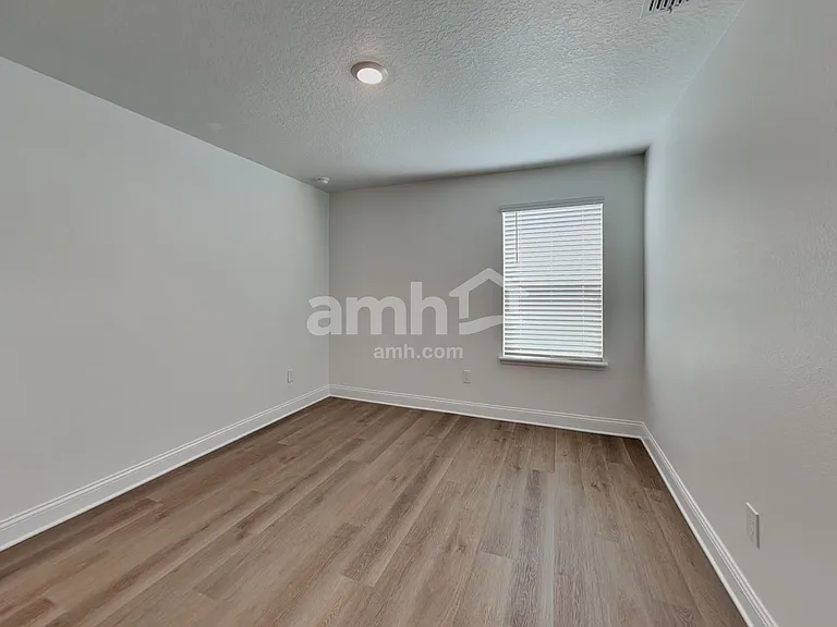 16381 Aubergine Aly — Photo 15