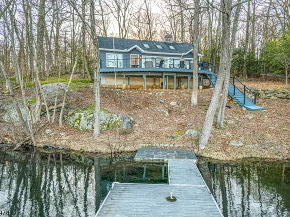 361 E Lakeshore Dr, Vernon Twp., NJ 07422