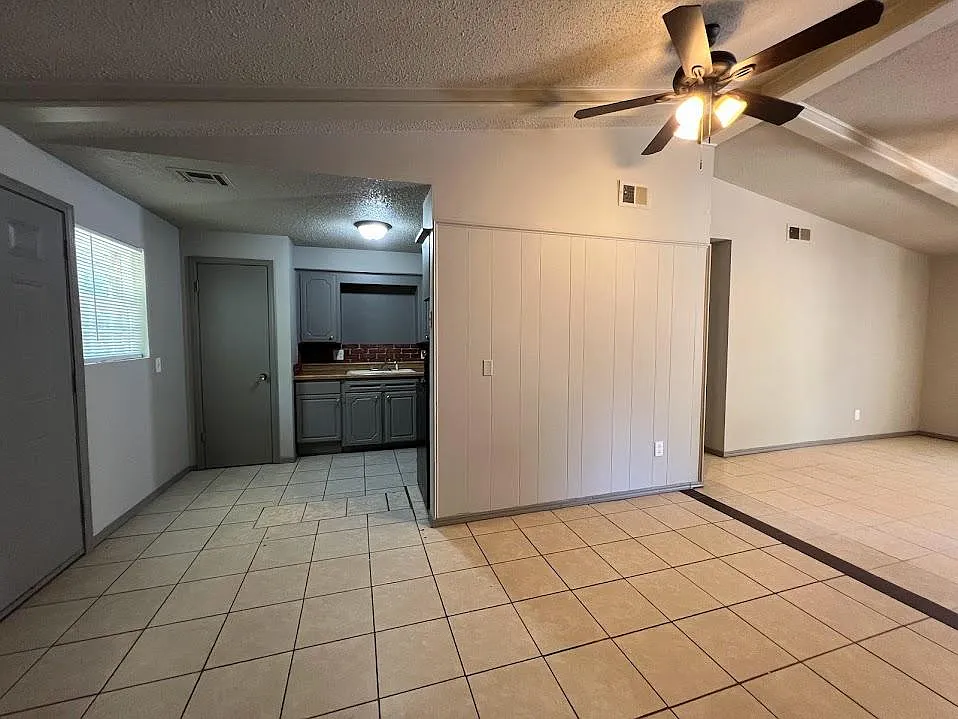 4 bed, 1.5 bath, 1428 sqft, $1,340 — Photo 3