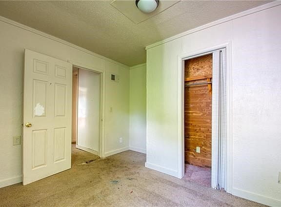 4th image of 9224 Askew Ave