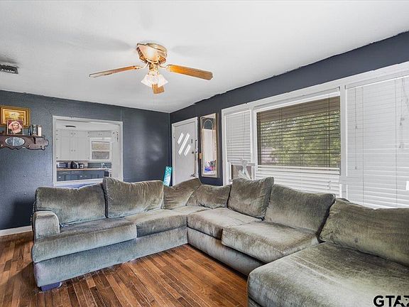 4th image of 705 Oak St