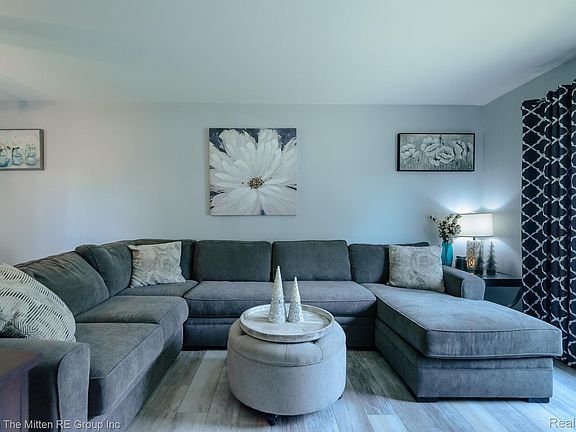 3rd image of 704 Estrada Dr #704