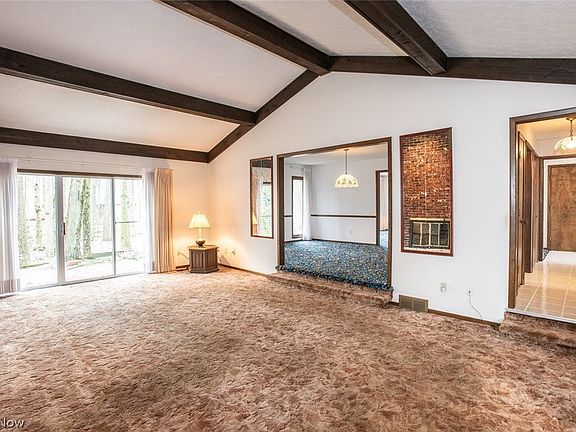 5th image of 20009 Hawthorne Ln