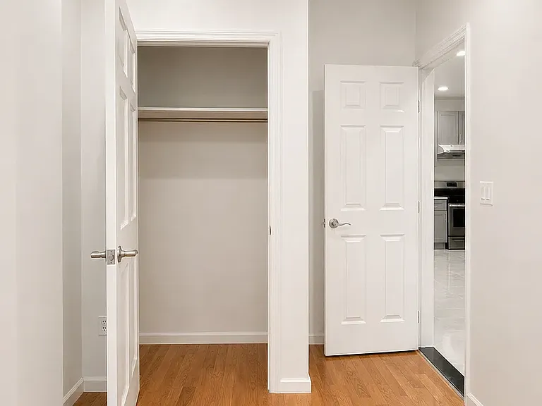 402 Woodbine St #1 — Photo 6