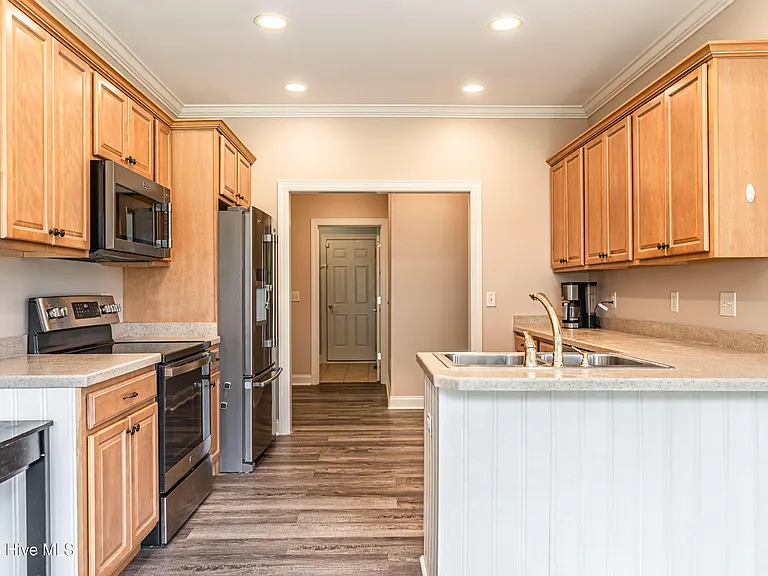 11 Victoria Dr — Photo 20