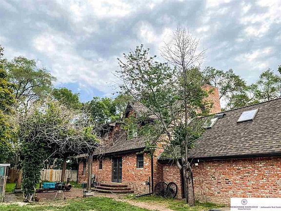 4th image of 412 Judson St