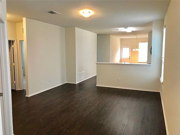 4th image of 390 Satsuma Dr