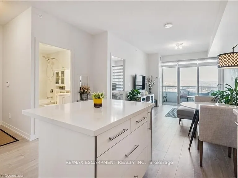 2093 Fairview St #1910 — Photo 11