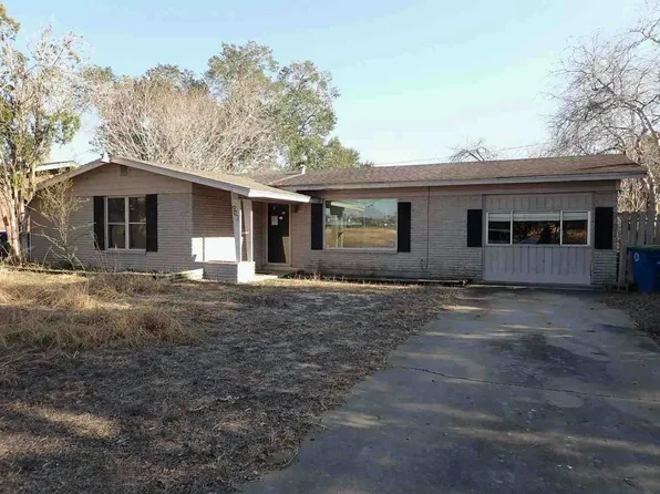 902 E Crockett St, Beeville, TX 78102