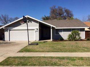 1042 W Raymond Rd, Hanford, CA 93230