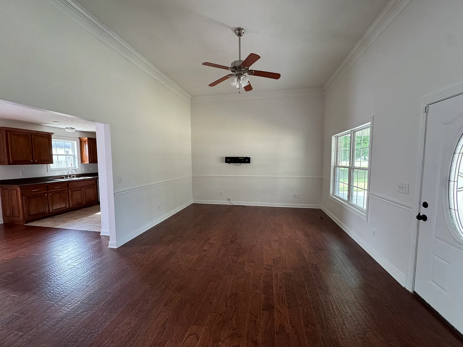 3 bed, 1328 sqft, $1,945 — Photo 4