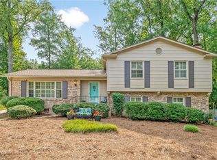 2704 Courtney Ln, Greensboro, NC 27408