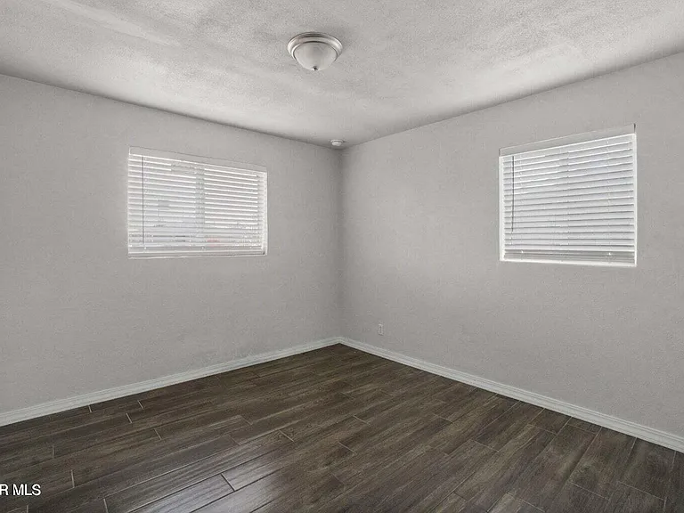 5316 Saxon Dr — Photo 13