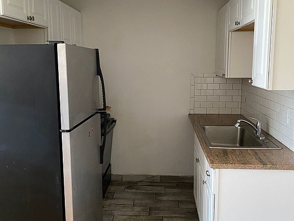 3rd image of 17644 Lahser Rd APT 11