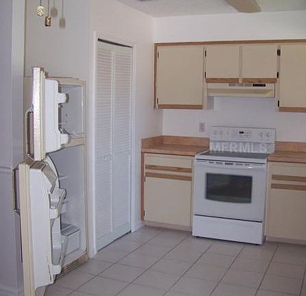 4th image of 2849 W Huron Dr