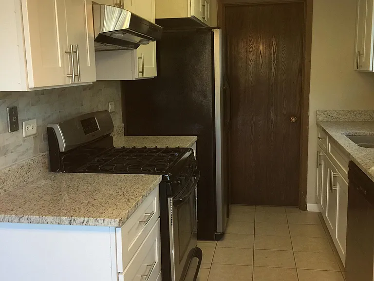 1270 Merrimac Ln N — Photo 13