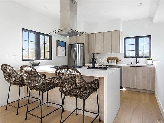 5th image of 734 Parkman Ave #1/2