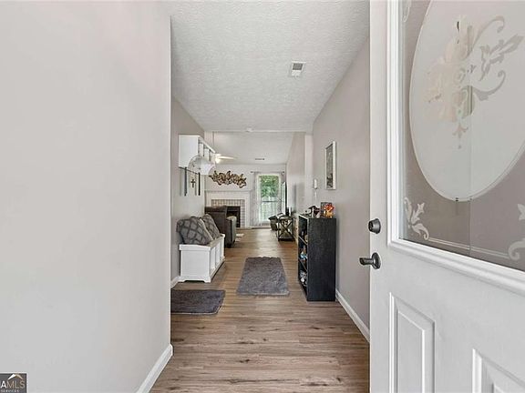 2nd image of 2423 Cheyenne Ln