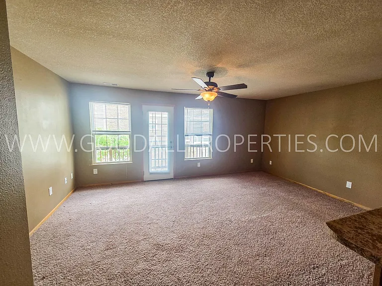 1116 Redstone Ln — Photo 8