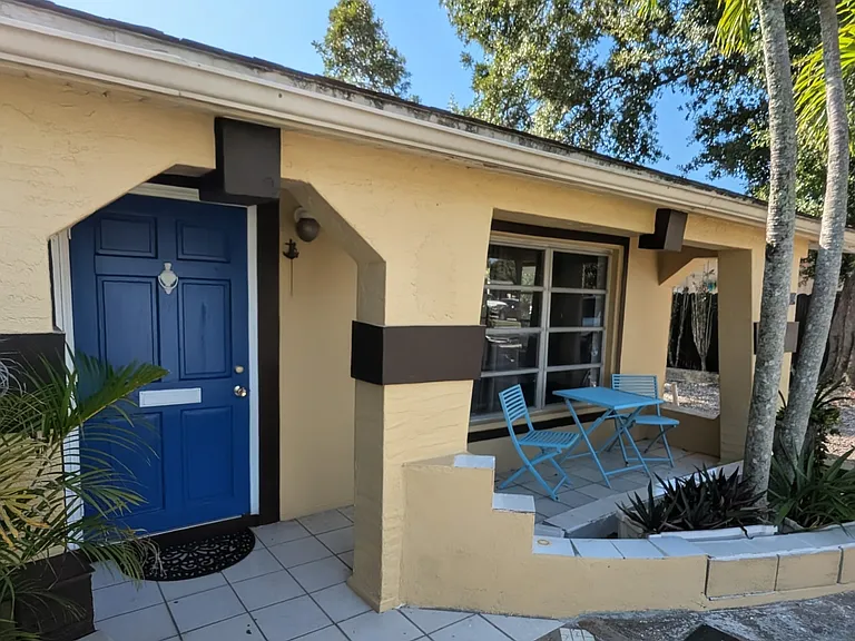994 Coconut Cir W — Photo 6