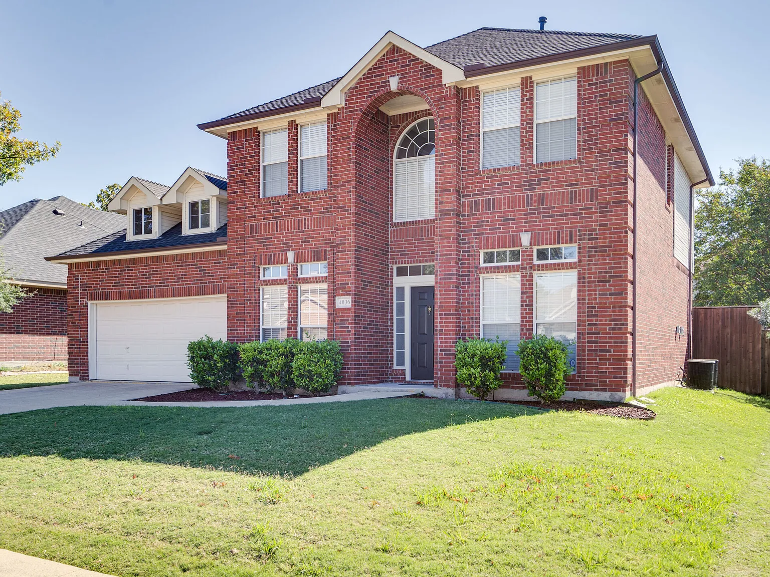 3 bed, 2.5 bath, 2211 sqft, $2,650 — Photo 3