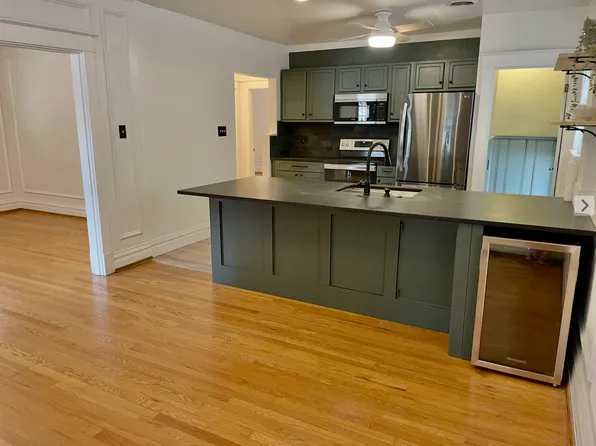 7439 Zephyr Pl, Saint Louis, MO 63143